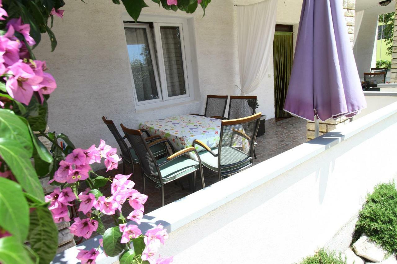 Apartments Pipi Pakostane Exterior photo